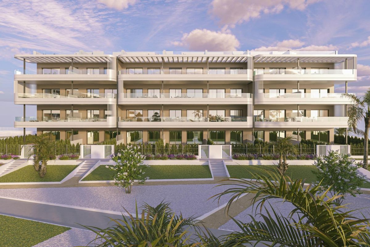 Buitenzicht van een modern gebouw met verschillende appartementen in Torrevieja, Costa Blanca Zuid.