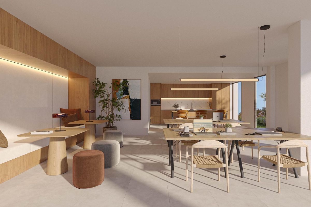 Moderne eetruimte met een stijlvolle keuken in een appartement in Torremolinos, met houten accenten.