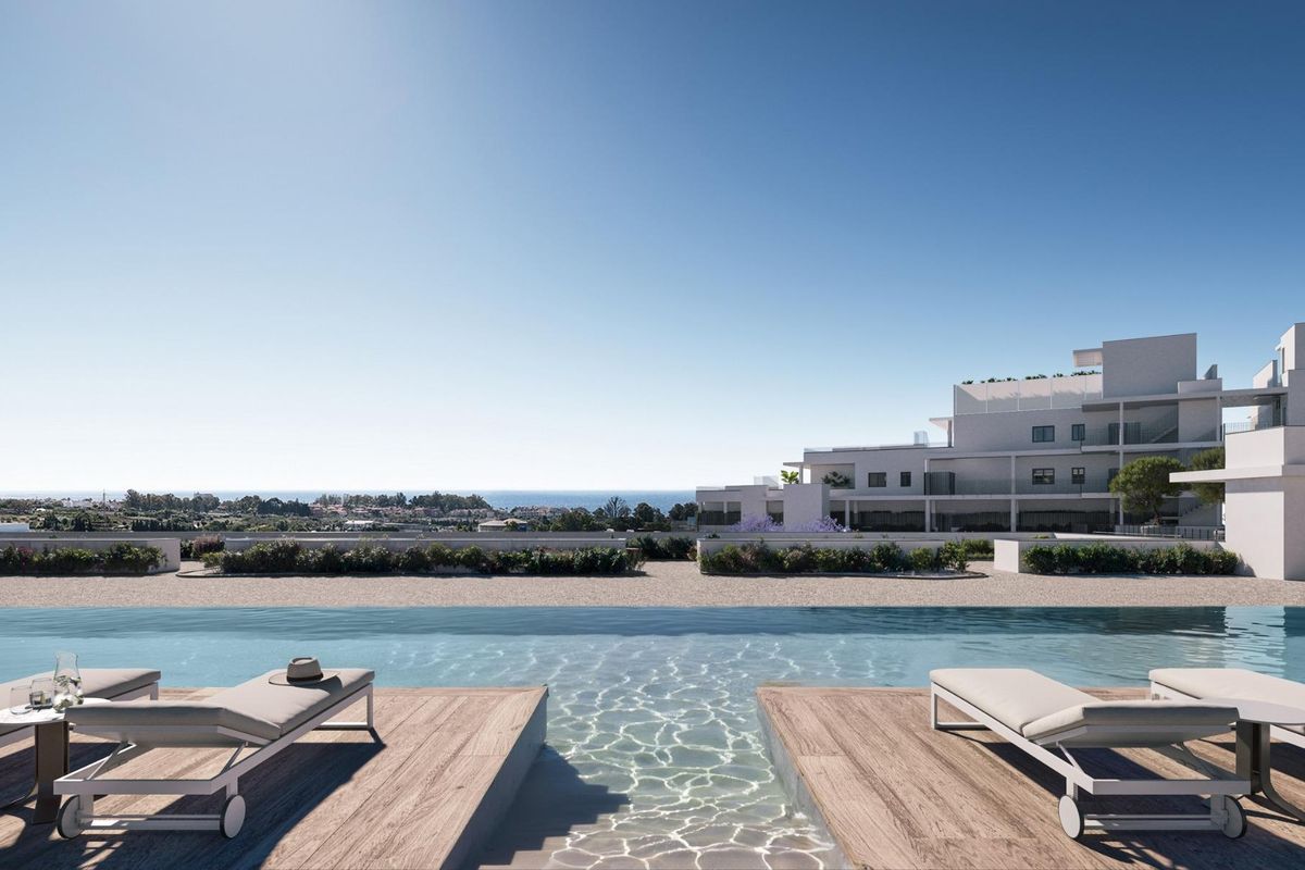 Woonkamer met veel natuurlijk licht