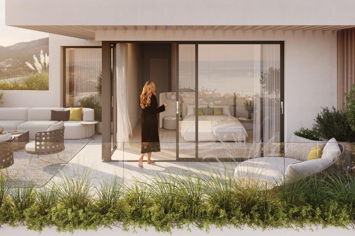 Gezellige buitenruimte van een appartement op de begane grond in Mijas, perfect voor ontspanning en zonsondergang.