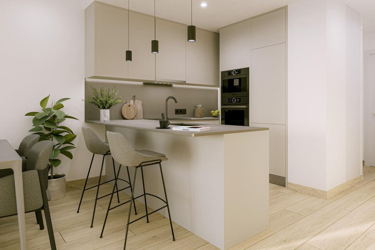 Hedendaagse keuken met eiland en bar zitplaatsen in het 2-slaapkamerappartement, gelegen in Torrevieja, Spanje.