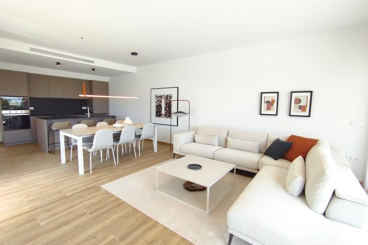 Bathroom with modern fixtures in Polop villa