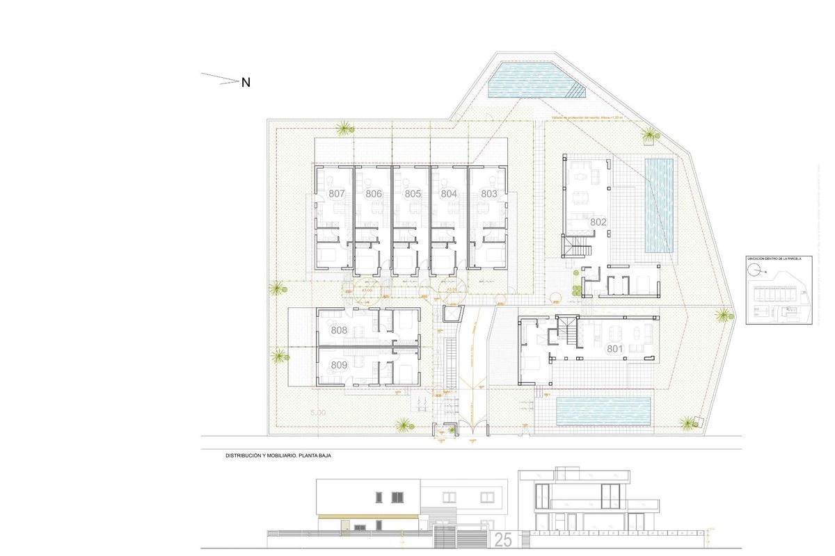 Situatieplan dat meerdere 3-slaapkamer townhouses met zwembaden in Orihuela Costa, Costa Blanca toont.