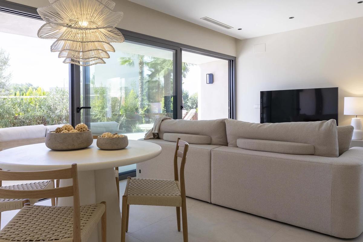 Esszimmer, mit stilvollen Möbeln