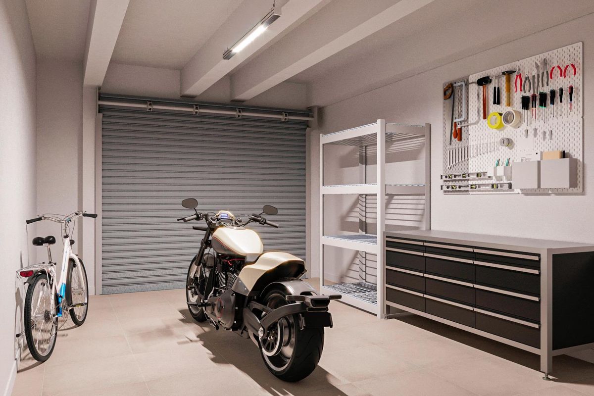 Ruime garage in een 3-slaapkamer villa, met een motorfiets en opslag, gelegen in Fuente Álamo, Costa Calida.