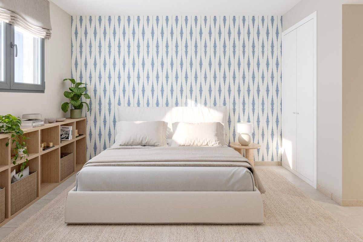 Gezellige slaapkamer met stijlvolle decoratie en natuurlijk licht in een 2-slaapkamer appartement in Mijas.