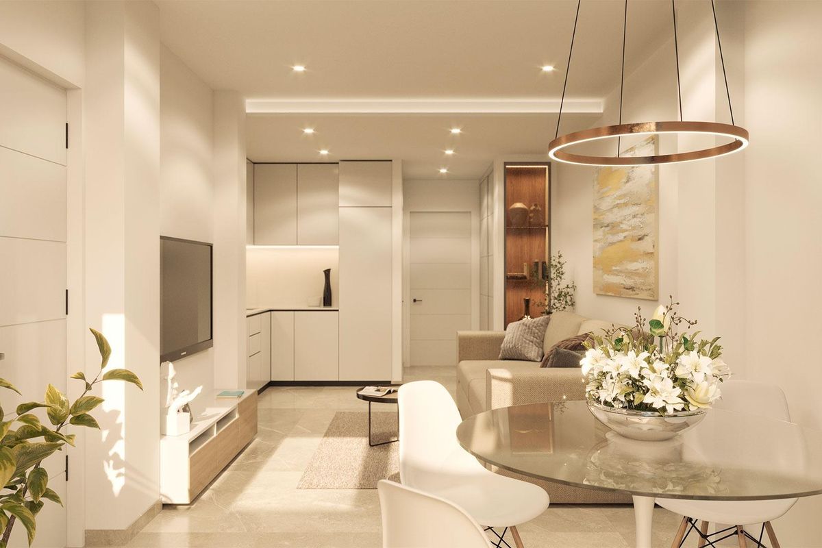 Heldere woonkamer in een 1-slaapkamer penthouse in Torrevieja, met moderne meubels en decor.