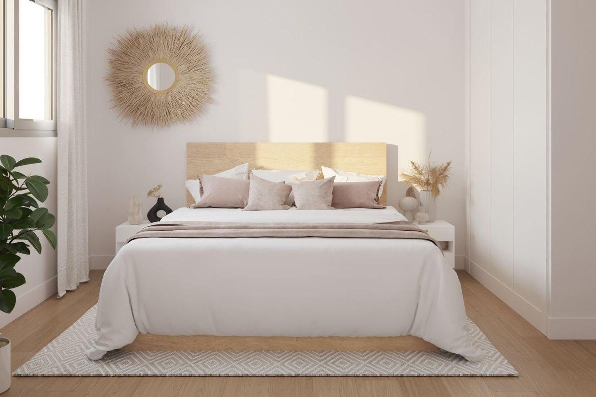 Gezellig master bedroom met elegante decoratie in het 2-slaapkamer penthouse in Estepona, Costa del Sol.