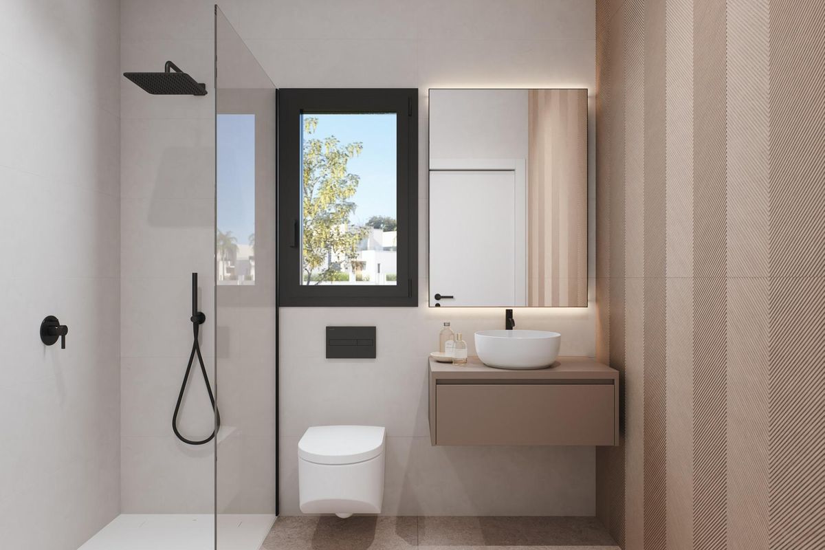 Stijlvolle badkamer met inloopdouche en houten accenten in een penthouse in Torre Pacheco.