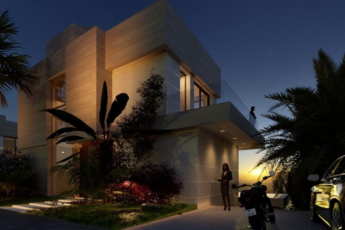 Ingang van een stijlvolle 4-slaapkamer villa, met moderne architectuur en tropische landscaping in Estepona, Costa del Sol.