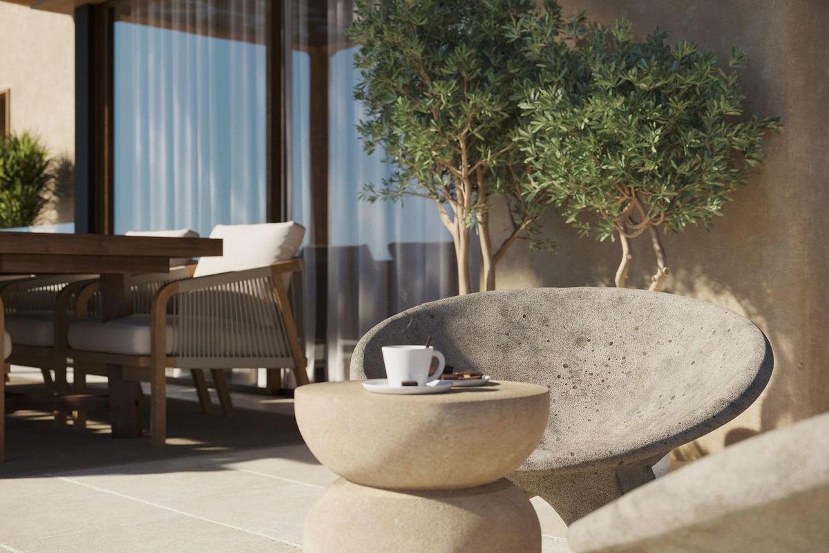 Stijlvolle buitenzitplaatsen op het terras van de villa in Jávea, perfect voor het genieten van koffie.