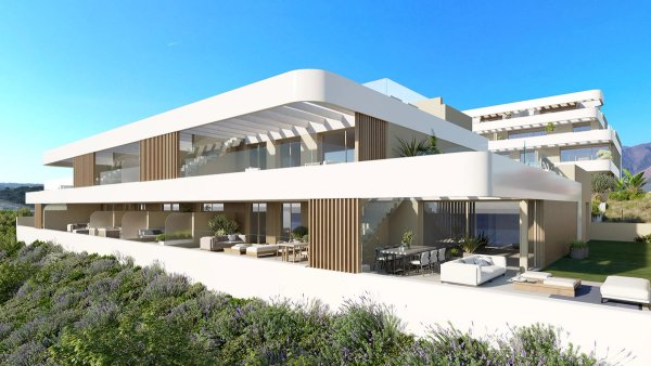 Moderne exterior van een 2-slaapkamer appartement op de begane grond in Estepona, Costa del Sol met buitenruimtes.