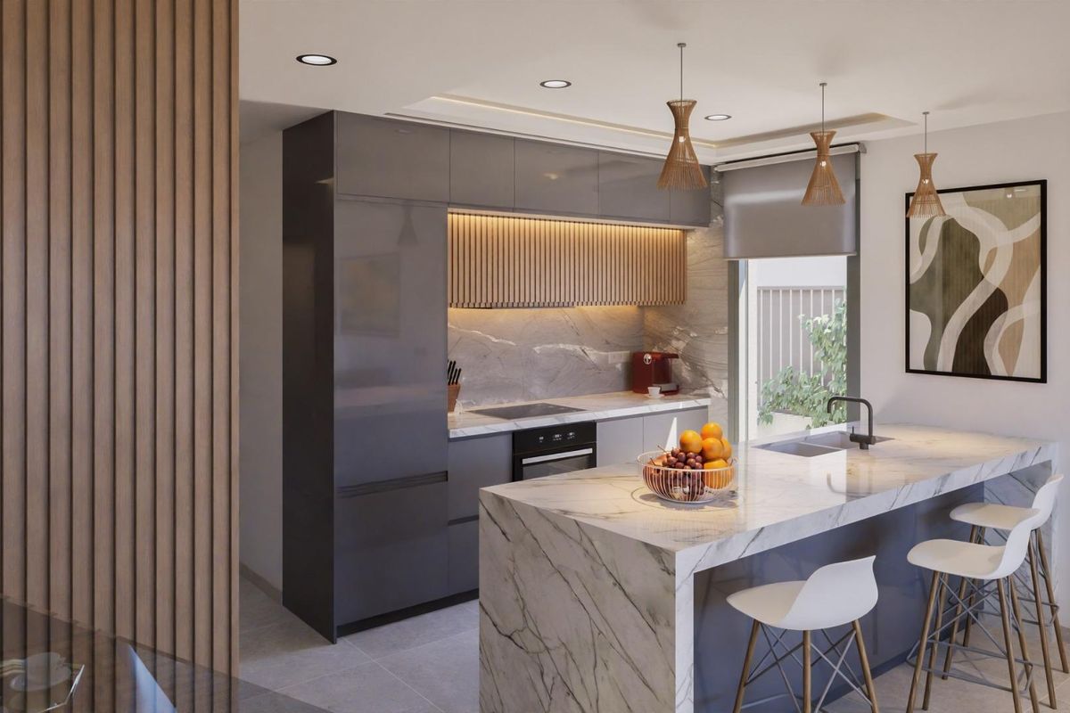 Contemporary keuken met marmeren eiland en stijlvolle armaturen in de townhouse in Los Nietos, Costa Calida.