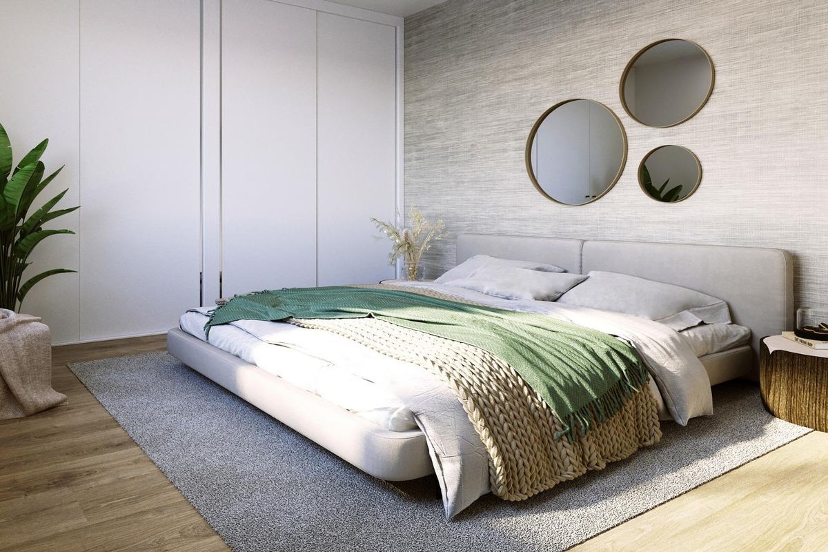 Stijlvolle slaapkamer in een 2-slaapkamer appartement, met decoratieve spiegels en natuurlijke elementen, gelegen in Monforte del Cid.