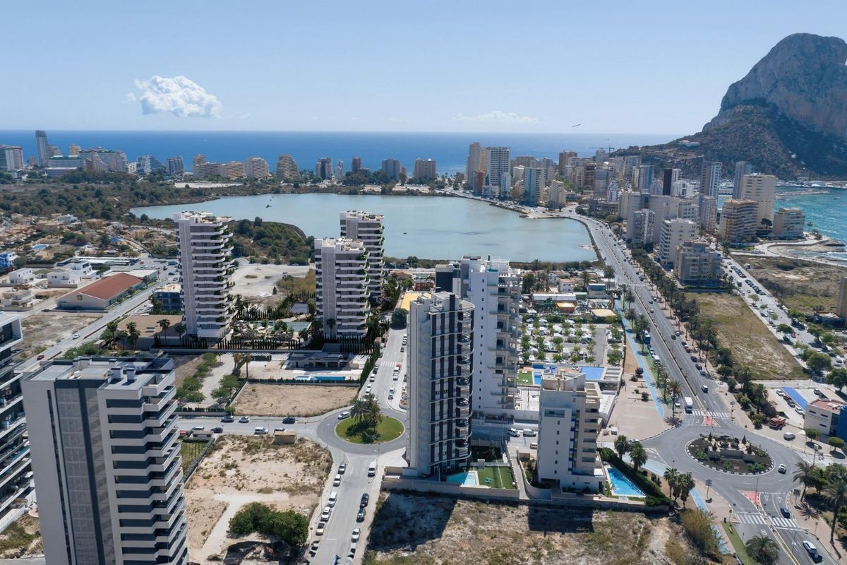 Aerial view of Calpe showcasing stunning coastline and cityscape, highlighting the 2-bed apartment location.
