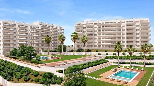 Buitenkant van het moderne penthousecomplex met zwembaden en tuinen in San Miguel de Salinas, Costa Blanca Zuid.