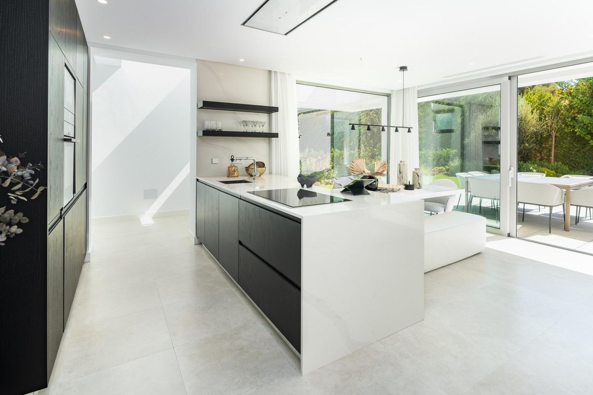 5-Bed Villa Estepona Terrace - Image 13