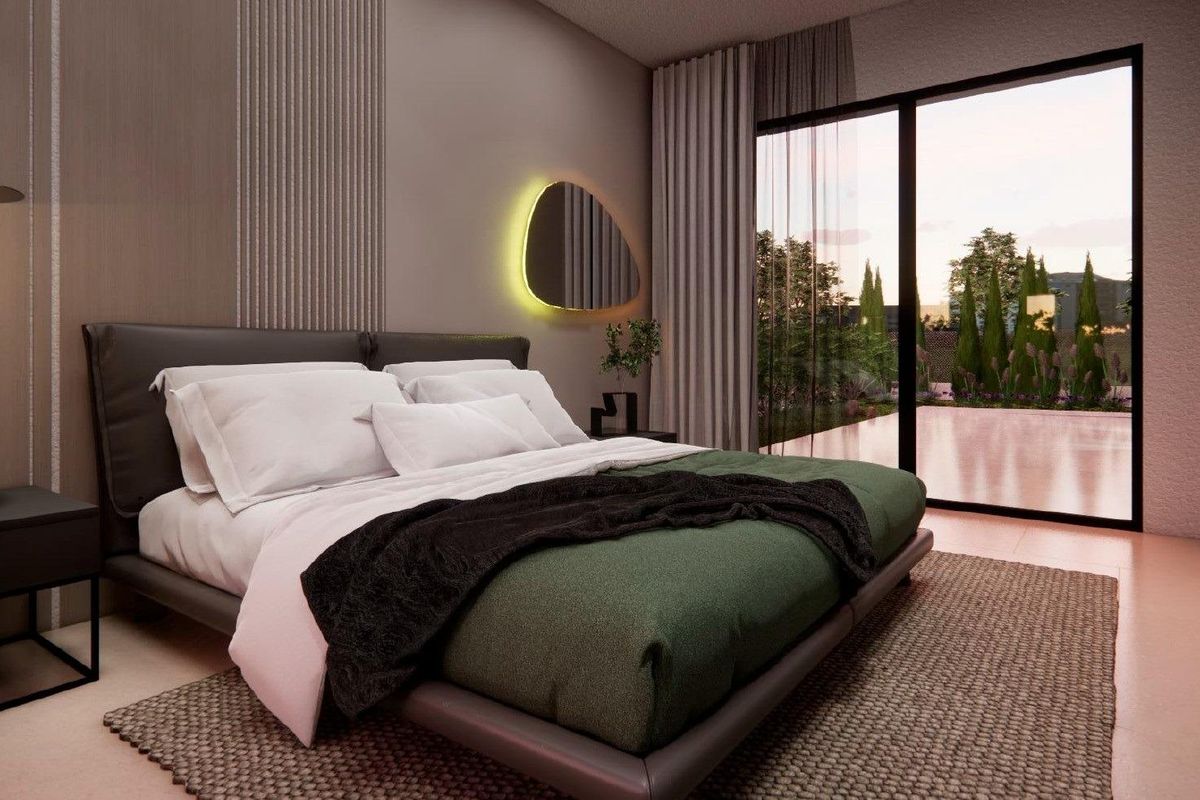 Gezellige master slaapkamer met grote ramen met uitzicht in een 3-slaapkamer villa in Torre Pacheco.