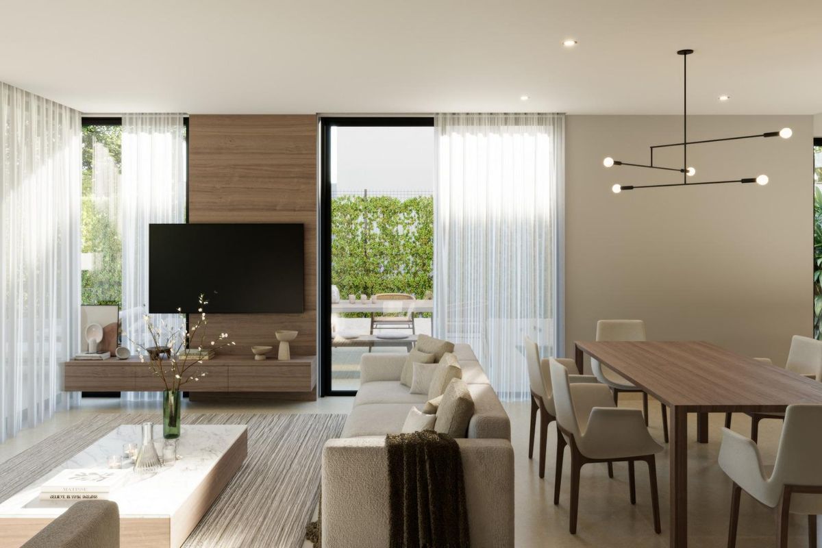 Elegante woonruimte in een villa in Finestrat, die een naadloze verbinding met het buitenterrein laat zien.