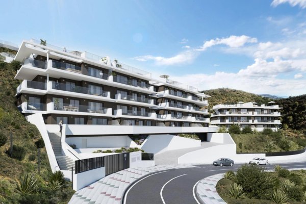 Moderne buitenkant van een 2-slaapkamer appartementcomplex in Rincon de la Victoria, Costa del Sol, Spanje.