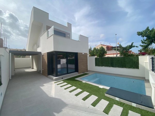Moderne 3-bett-villa in Los Alcazares mit privatem pool und angelegtem gartenbereich.