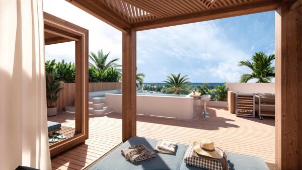 Penthouse terras met zwembad en loungen, met uitzicht op zee in San Pedro De Alcantara, Spanje.