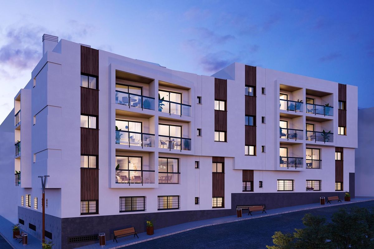 Modern appartementencomplex met stijlvolle balkons in Estepona, Costa del Sol.