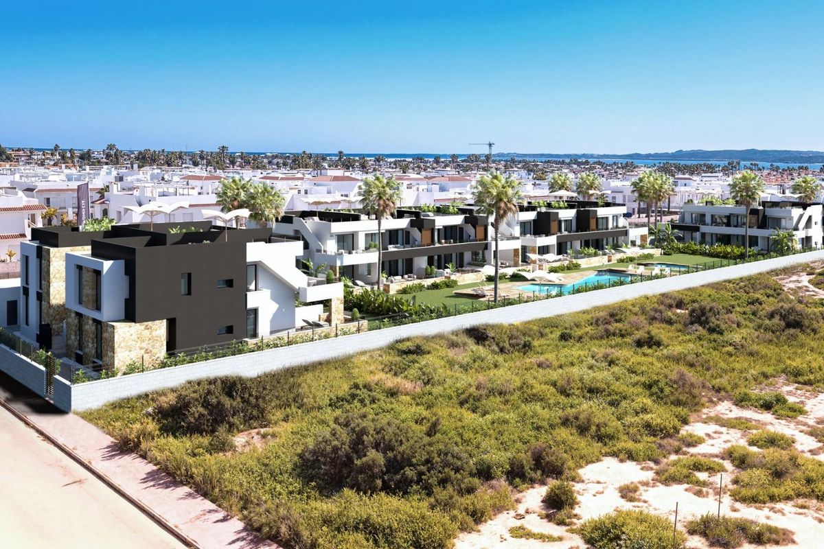 Rojales bungalow közösségi medence