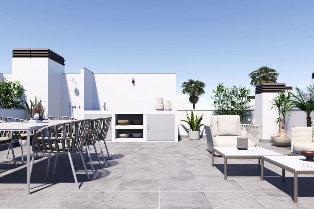 Sun terrace with pool in Torre Pacheco