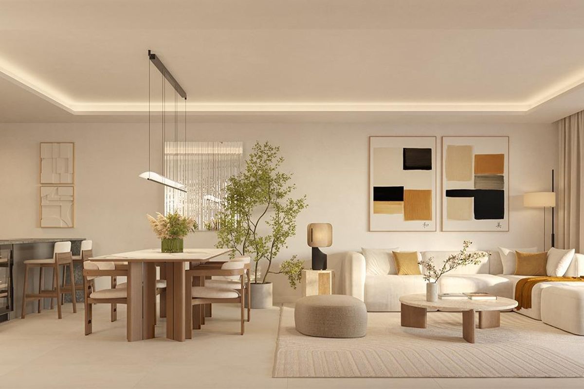 Chique eet- en woonruimte met moderne inrichting en natuurlijk licht in Benalmádena, Costa del Sol.