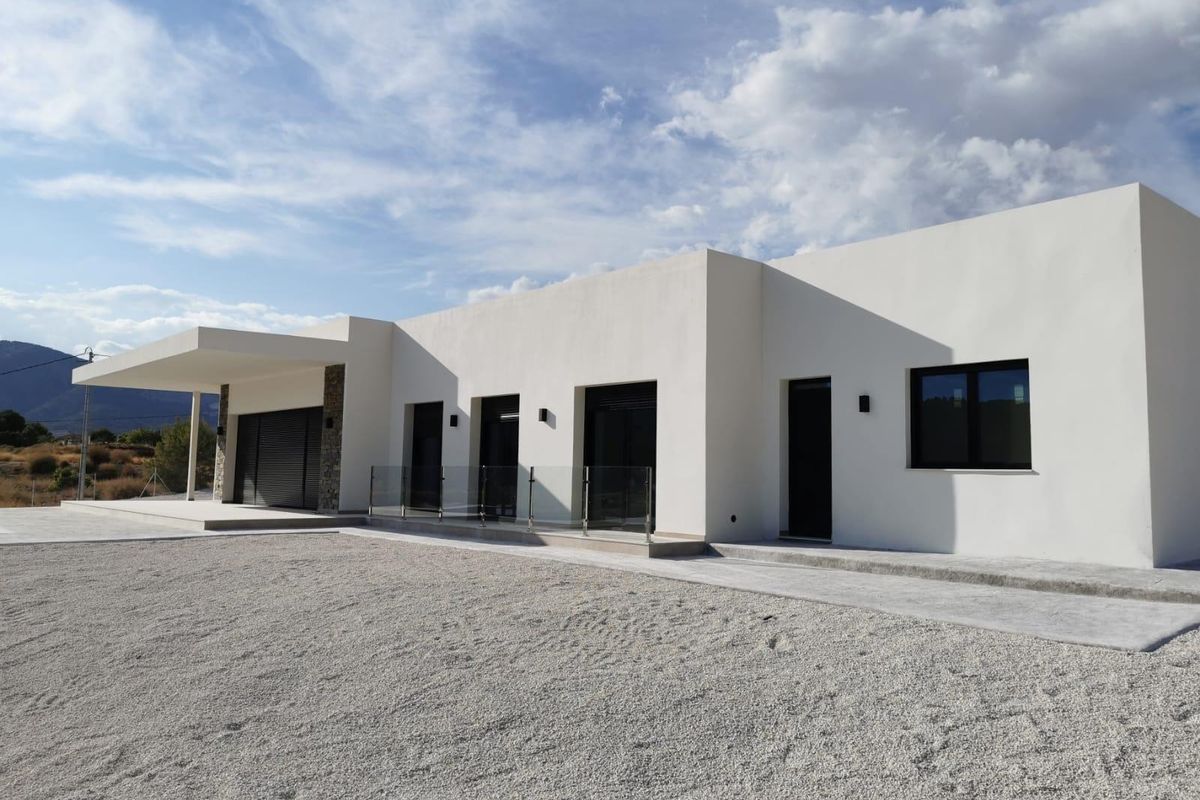 Entrance of custom-built villa in Pinoso