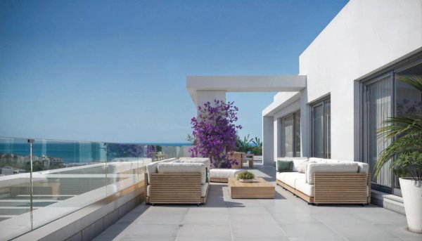 Ruim terras met zitplaatsen, planten en prachtig uitzicht in Estepona, Costa del Sol, Spanje. 2-slaapkamer appartement.