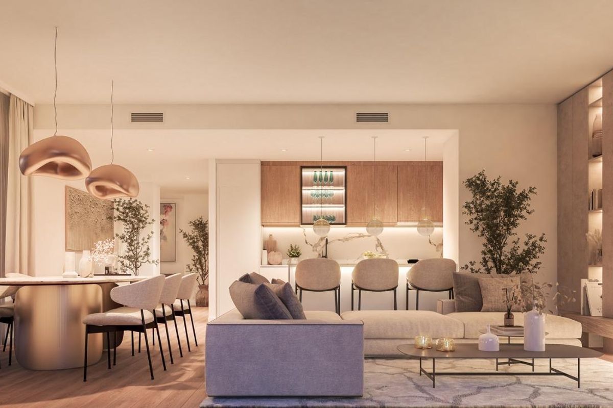 Moderne woonkamer met eetruimte en stijlvolle decoratie in een 3-slaapkamer appartement in Casares.