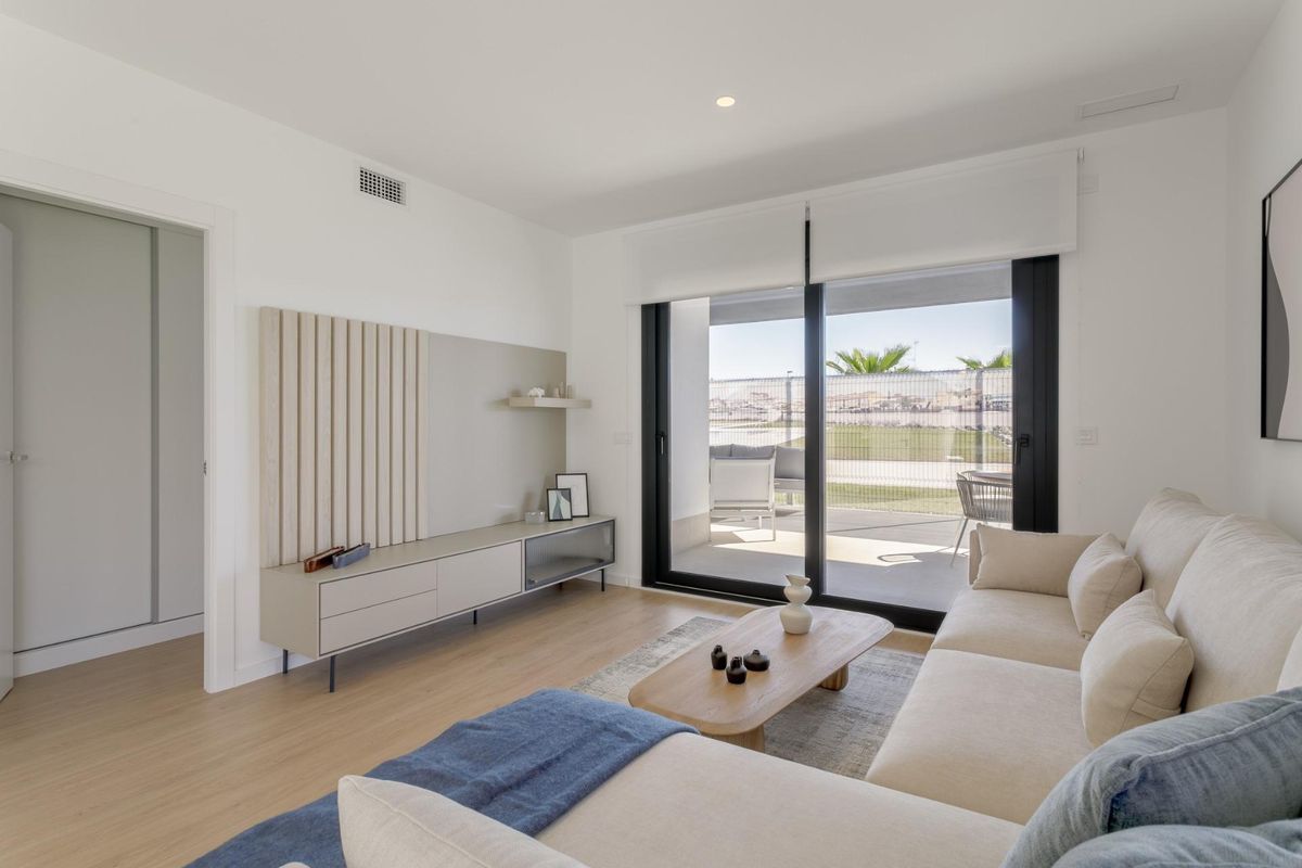 NIEUWBOUW GESLOTEN URBANISATIE IN TORREVIEJA OP SLECHTS 700M VAN HET STRAND
