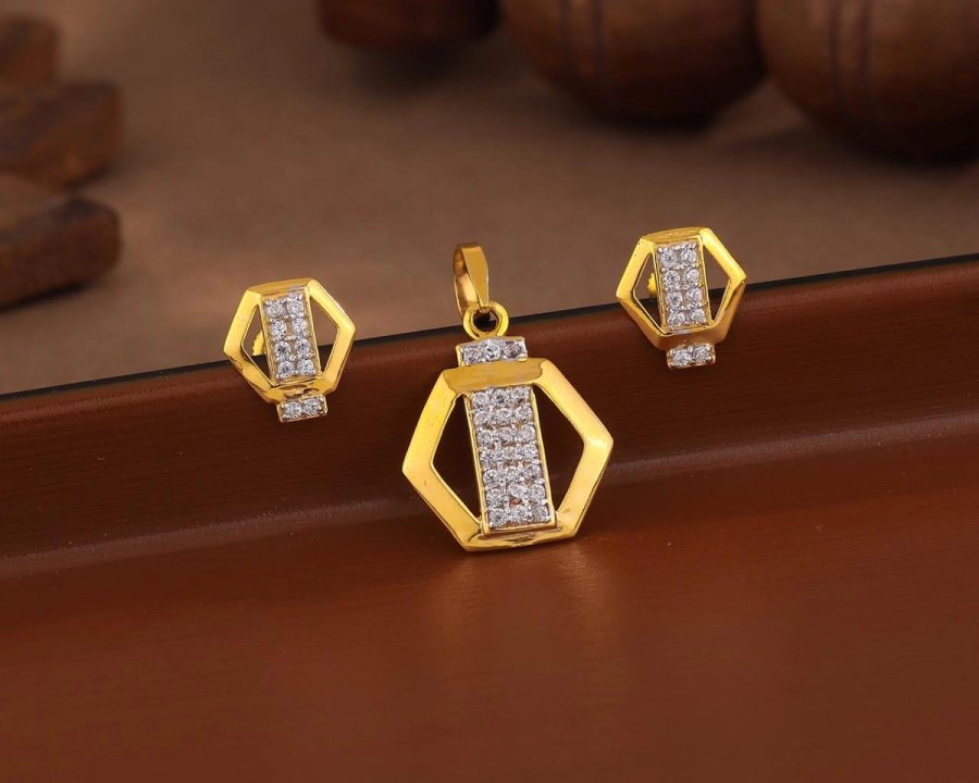 Gold Hexa Prism Pendant Set