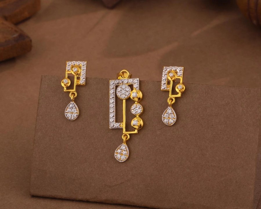 Gold Geometric Elegance Pendant Set
