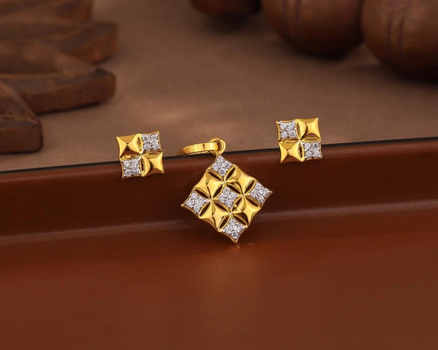 Gold Royal Square Pendant Set