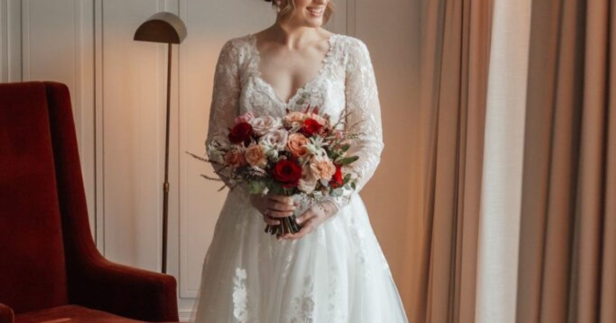 how long to order a wedding dress When to Buy Your Wedding Dress, According to Experts