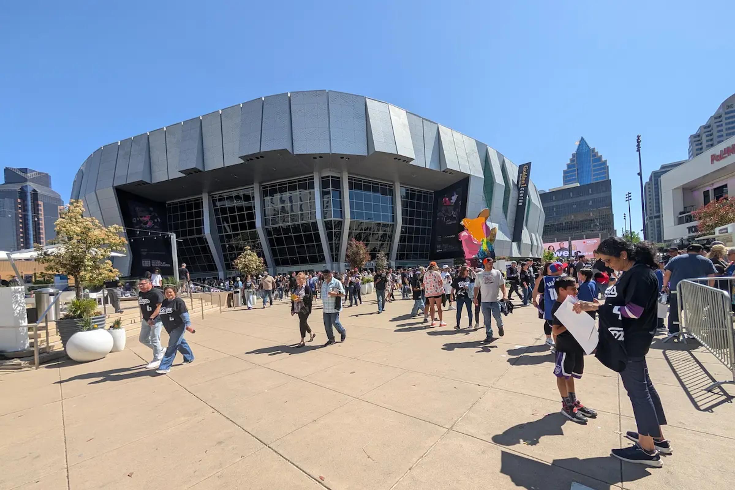 Crowds gathering outside the Golden 1 Center in Sacramento before a game.