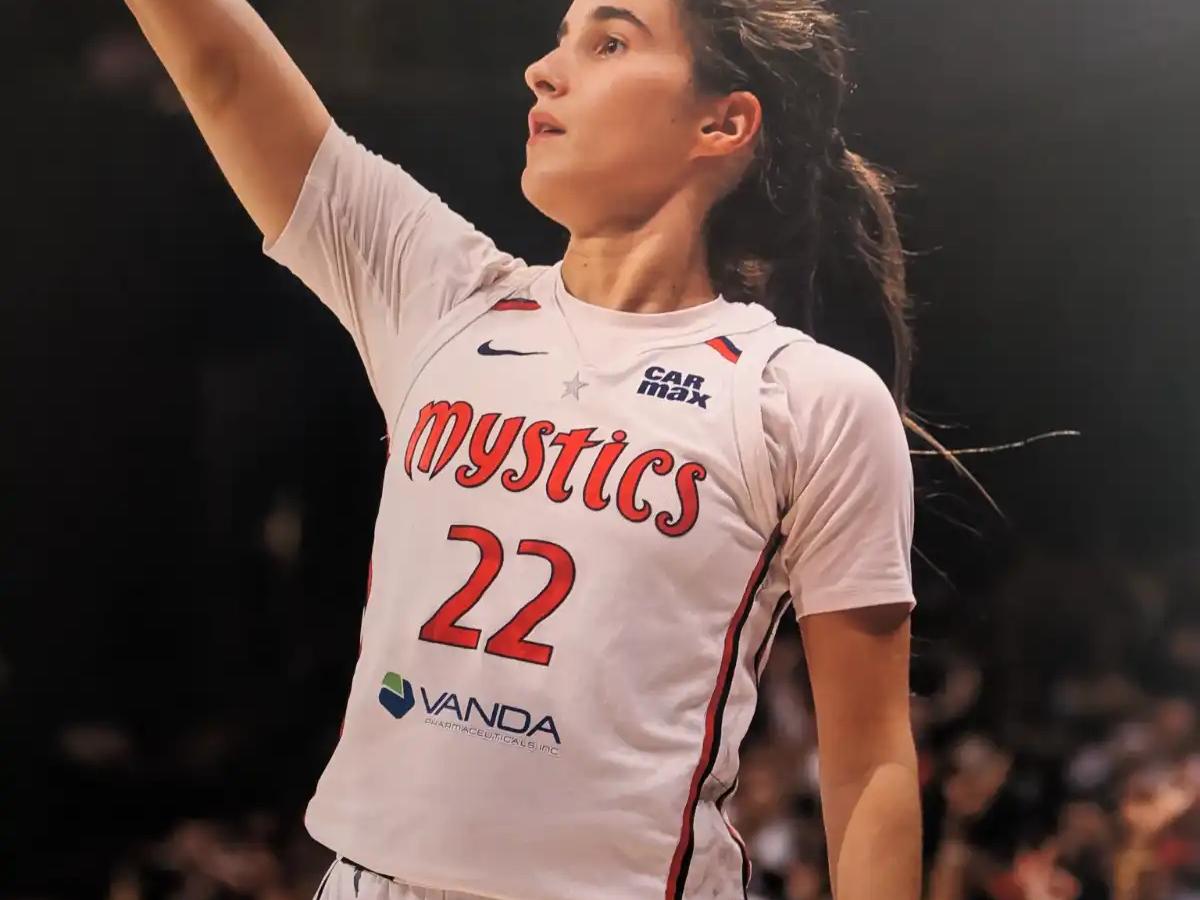 gesturing to the crowd at Capital One Arena in D.C.