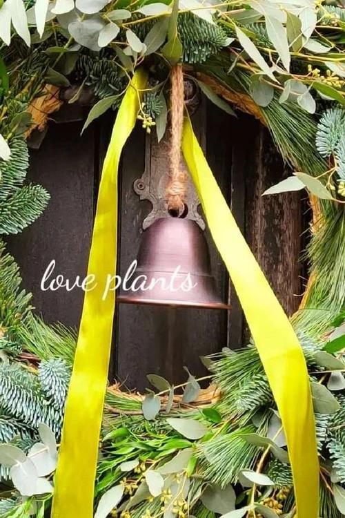 wianek z gałązek choinki