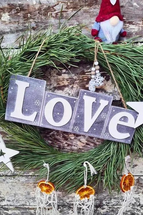 wianek z gałązek choinki