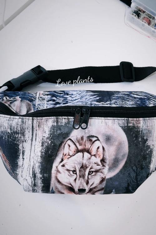 nerka z motywem wilka