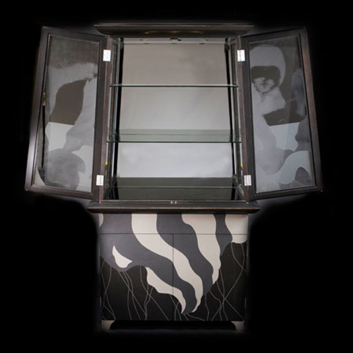 Skydiver Cabinet