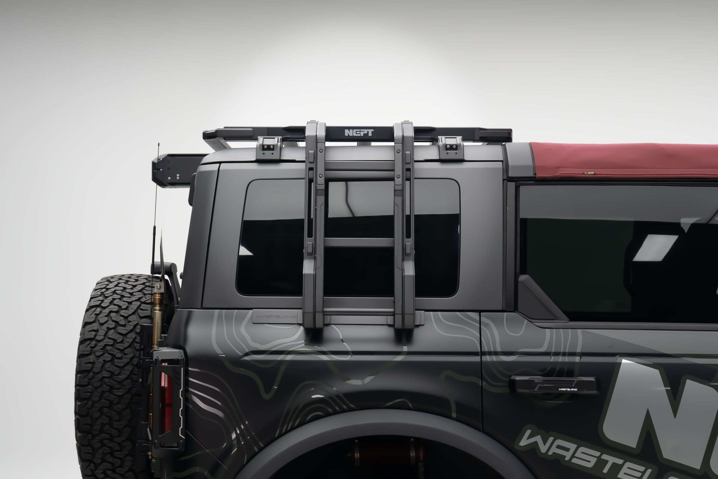 Rack and ladder together. The rungs line up with the rack edge, no packing out.