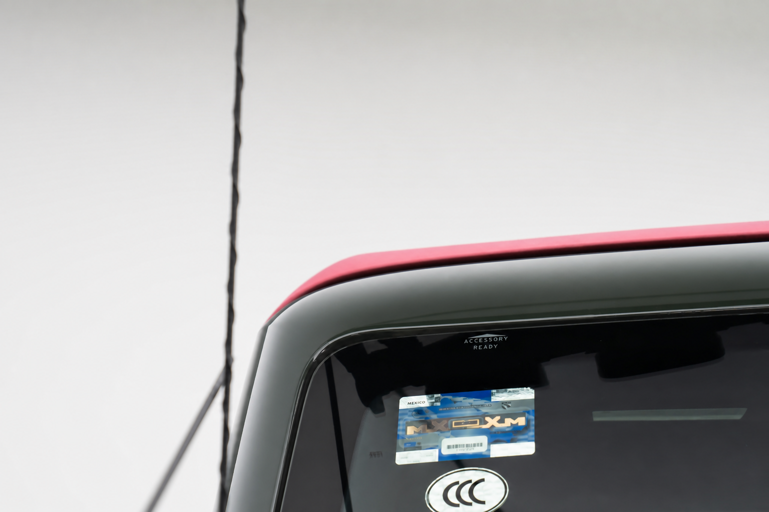 Nothing above the windscreen. A light bar mounted low bounces glare off the hood back at you.