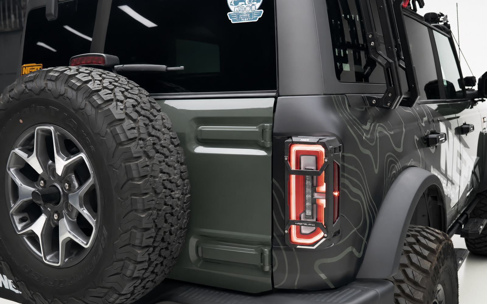 Bare tailgate. A flag, an antenna and a shovel each want their own bracket, in the same spot.