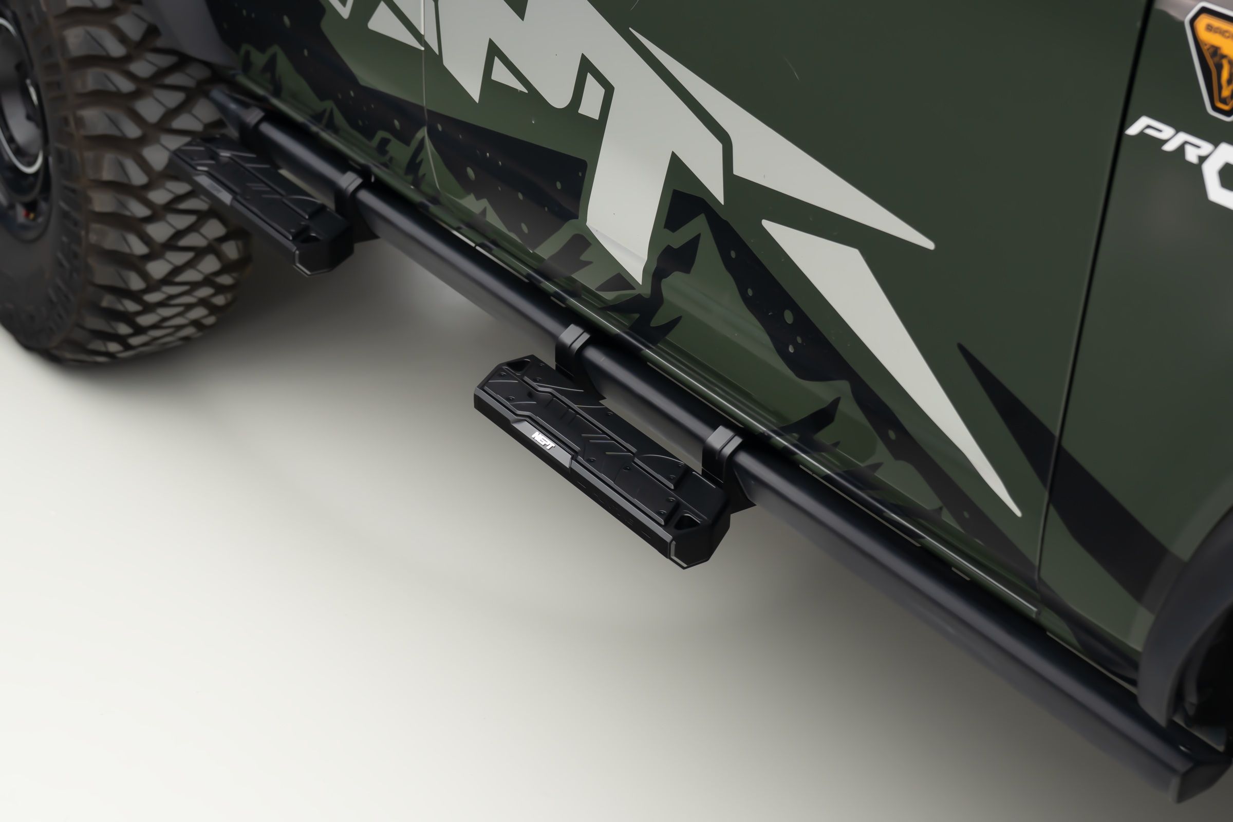 A step on the rail's own bolt points. Nothing drilled, and each one takes 300 kg.