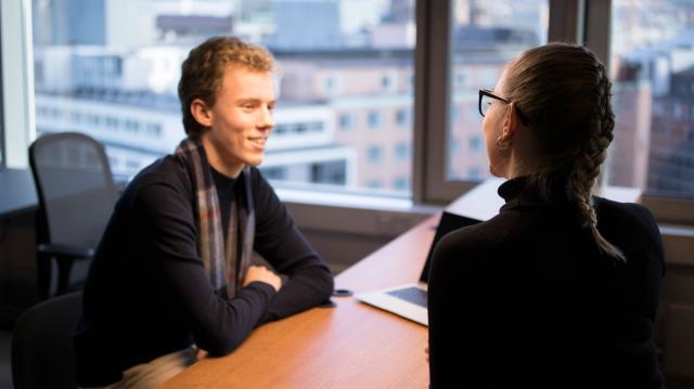Markedsføring - hva det er, hvorfor det er viktig, og forskjeller på moderne og tradisjonell markedsføring.
