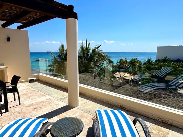 Private terrace with a column and panoramic ocean view at The Elements PH21